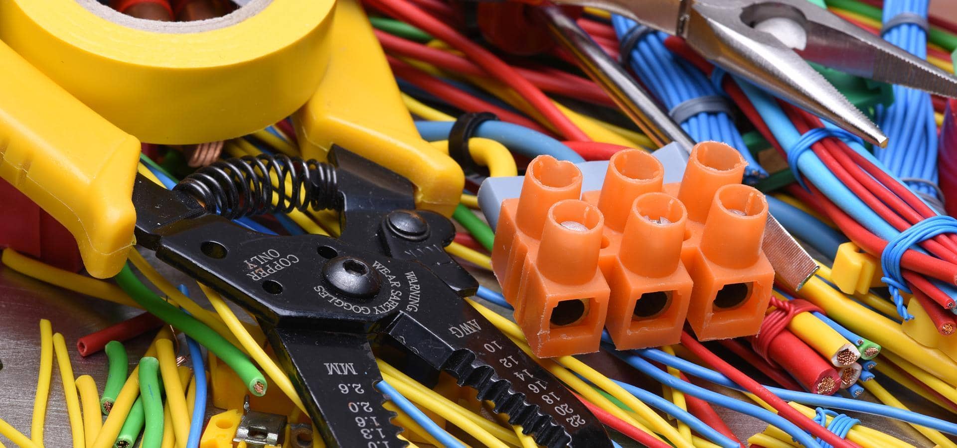 różnokolorowe kabelki